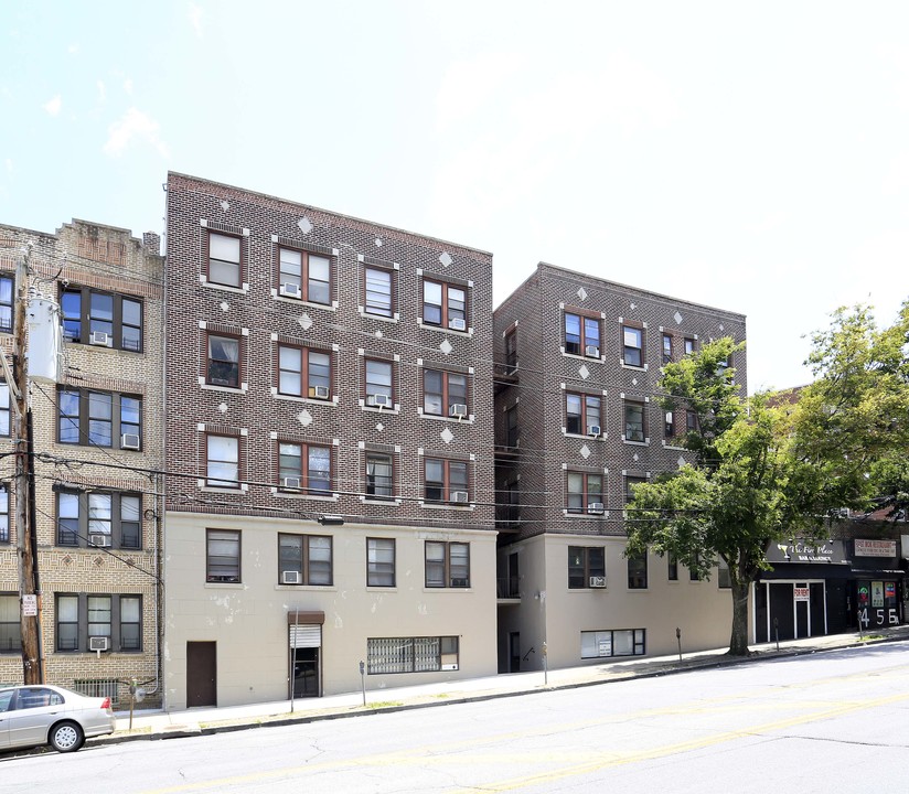 454 Riverdale Ave in Yonkers, NY - Building Photo