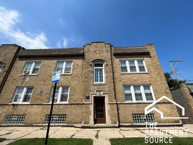 2510 N LeClaire Ave, Unit 2