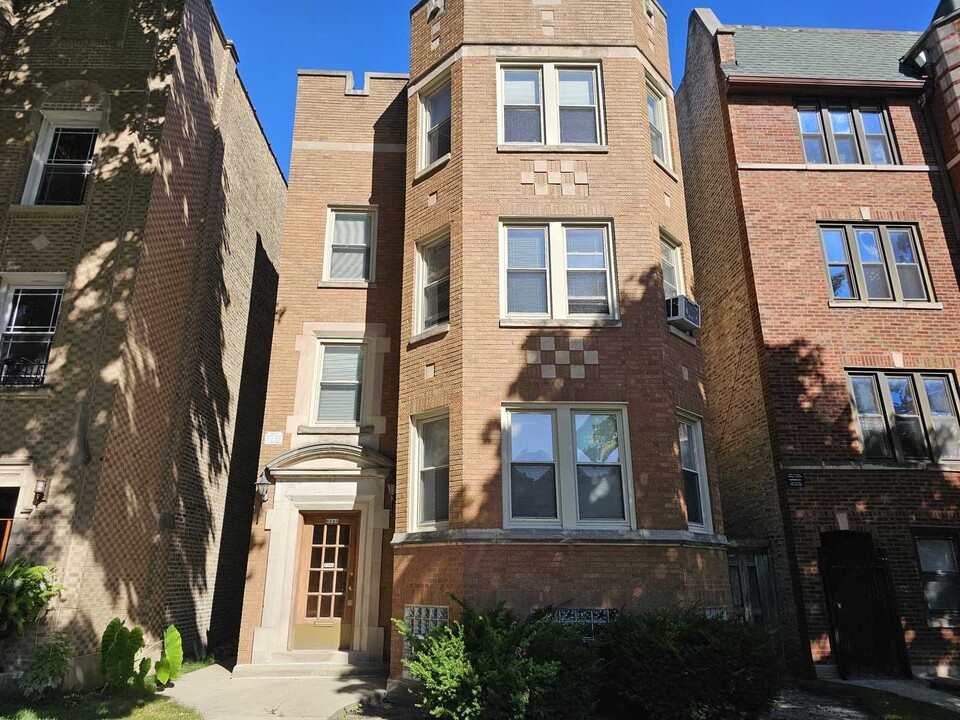 6545 N Mozart St in Chicago, IL - Building Photo