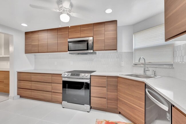 property at 3590 Via Poinciana