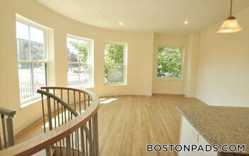 877 Beacon St in Boston, MA - Foto de edificio - Building Photo