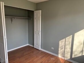 275 King's Mill Ct in Schaumburg, IL - Building Photo - Building Photo