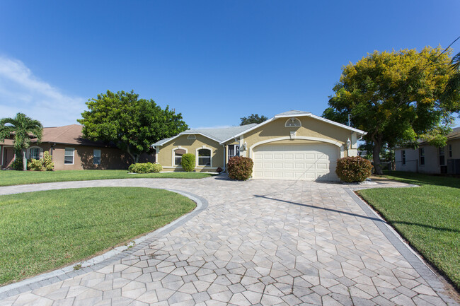 223 SW 42nd St in Cape Coral, FL - Building Photo - Building Photo