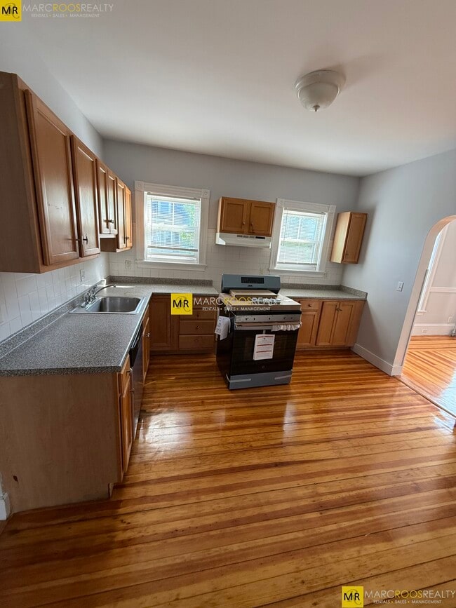 68 Willow Ave, Unit 2