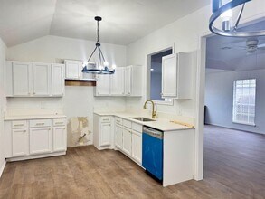223 W 6th St in Edmond, OK - Building Photo - Building Photo