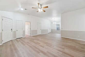 12325 SW 6th St in Yukon, OK - Foto de edificio - Building Photo