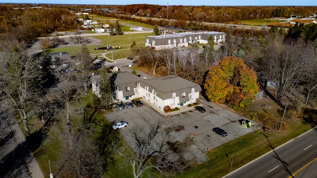 Boulder Creek Apartments in Burton, MI - Building Photo - Building Photo