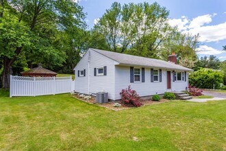 2791 Ellington Rd in South Windsor, CT - Building Photo - Building Photo