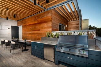 Evani 3223 Wilshire in Santa Monica, CA - Foto de edificio - Building Photo
