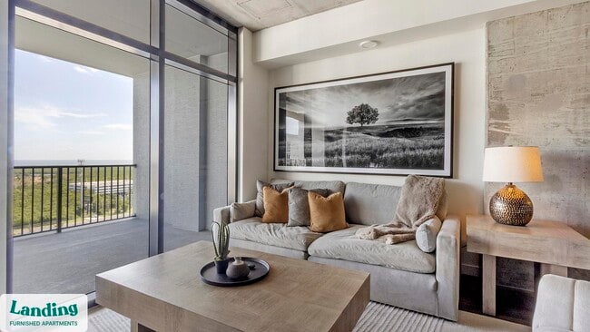 221 Main St N in St. Petersburg, FL - Foto de edificio - Building Photo