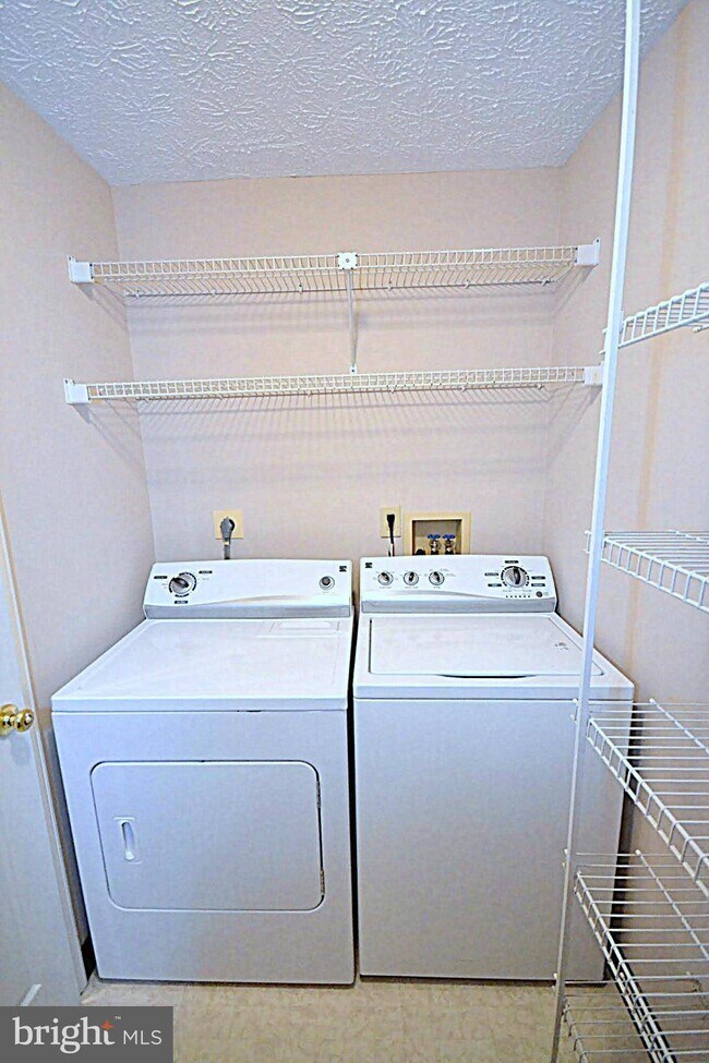 2458 Apple Blossom Ln, Unit 202 in Odenton, MD - Building Photo - Building Photo