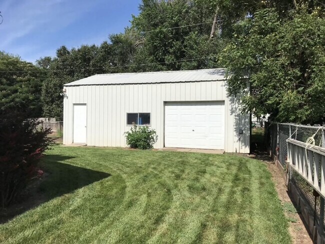 610 E Elaine Ave in Clearwater, KS - Building Photo - Building Photo