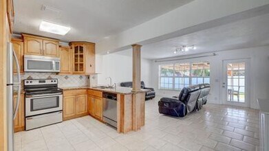 4186 SW 48th Ct in Fort Lauderdale, FL - Building Photo - Building Photo
