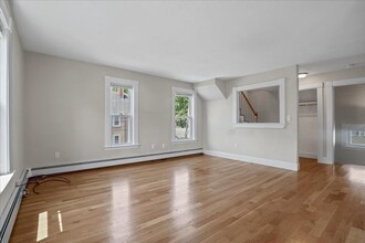 32 Warren St in Norwood, MA - Building Photo - Building Photo