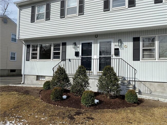44 Hillside Ave in New Canaan, CT - Building Photo - Building Photo