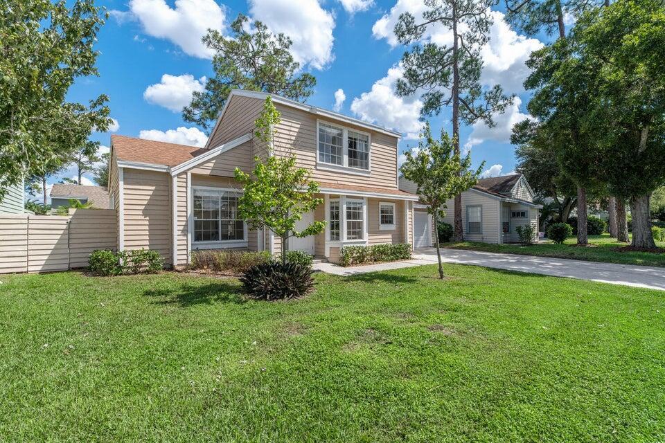 1050 Aviary Rd in Wellington, FL - Building Photo