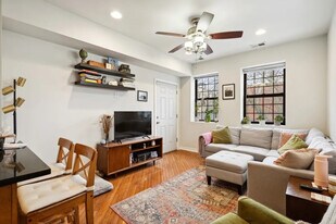 1722 W Ohio St, Unit 2 in Chicago, IL - Building Photo