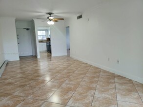 7348 SW 82nd St, Unit C217 in Miami, FL - Building Photo - Building Photo