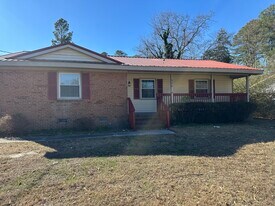 330 Milburn Dr in Fayetteville, NC - Building Photo