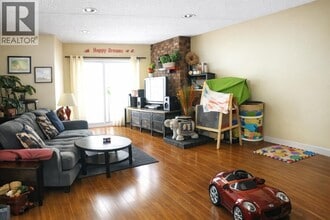 7489 19th Ave in Burnaby, BC - Building Photo - Building Photo