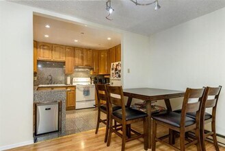 1033 Crestview Dr in Mountain View, CA - Building Photo - Building Photo