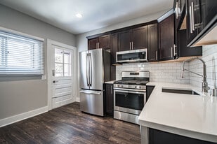 1014 E Pearson St in Milwaukee, WI - Building Photo