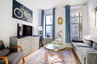 104 MacDougal St in New York, NY - Building Photo - Building Photo