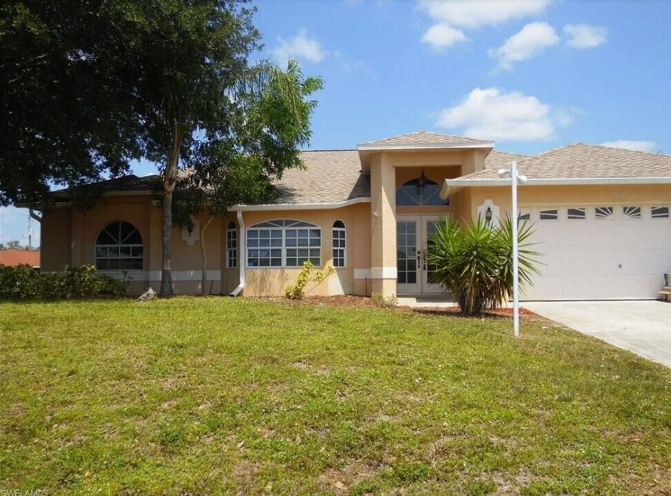 709 Rue Labeau Cir in Ft. Myers, FL - Building Photo