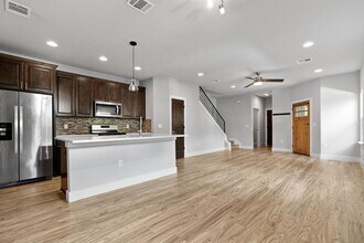 1125 Walton Ln in Austin, TX - Building Photo - Building Photo