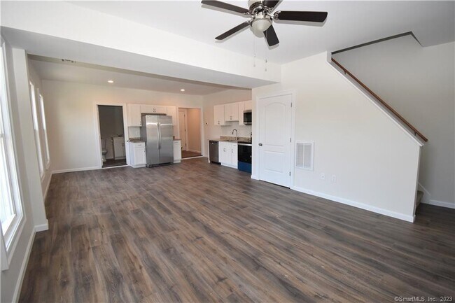 329 Main St in Plymouth, CT - Building Photo - Building Photo