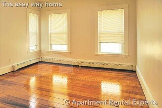 339 Beacon St, Unit #1 in Somerville, MA - Foto de edificio - Building Photo