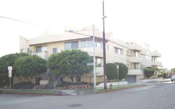 3975 Meier St in Los Angeles, CA - Building Photo