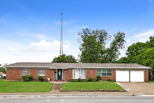 property at 2712 Evans Ave