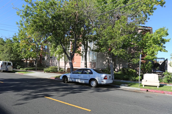 121 N Adams St in Glendale, CA - Building Photo - Building Photo