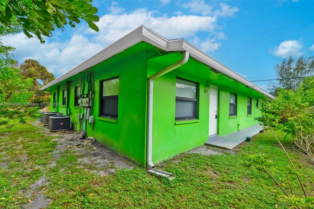 1451 NW 19th St in Fort Lauderdale, FL - Building Photo