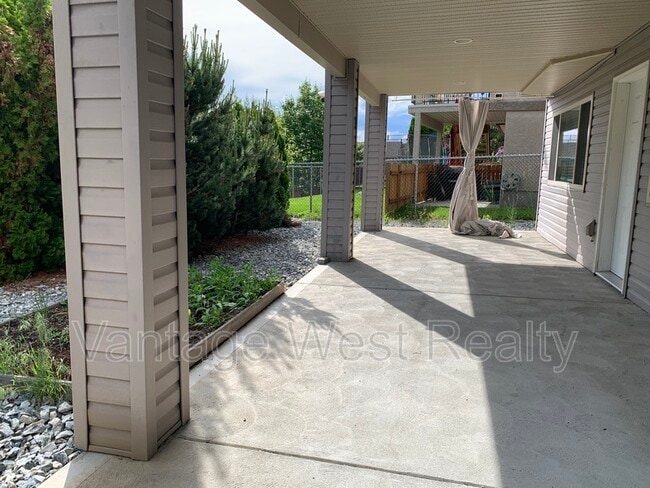 1539 Wilmot Ave in Kelowna, BC - Building Photo - Building Photo