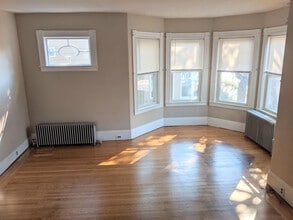 25 Lothrop St in Beverly, MA - Building Photo - Building Photo