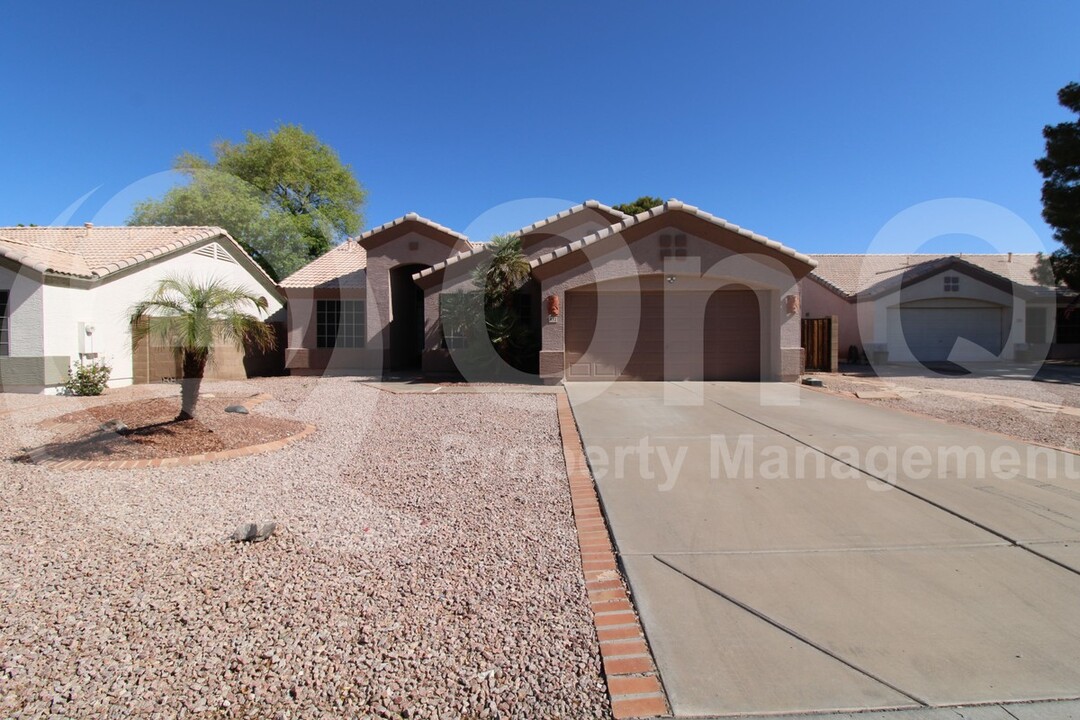 432 W Silver Creek Ct in Gilbert, AZ - Building Photo