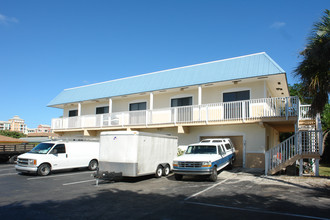 610 N Dixie Hwy in Lantana, FL - Foto de edificio - Building Photo