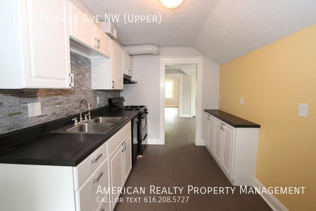 1113 Powers Ave NW in Grand Rapids, MI - Building Photo - Building Photo