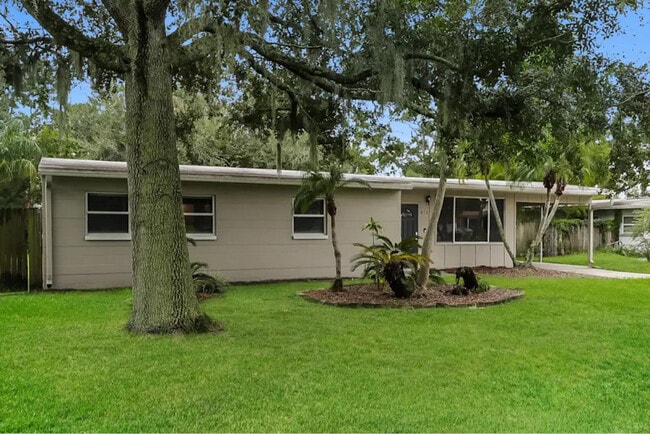 813 E River Dr