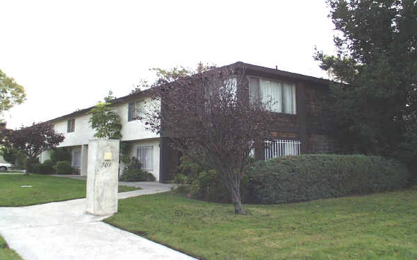 701-703 S Euclid St in Santa Ana, CA - Building Photo - Building Photo