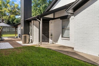 408 Sycamore Ln in Euless, TX - Building Photo - Building Photo