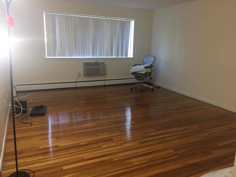 75 Gardner St in Boston, MA - Building Photo