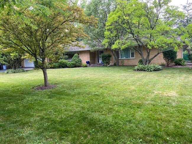 property at 996 Castlegate Ct