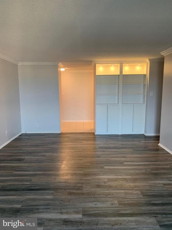 property at 307 Yoakum Pkwy