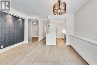 25 Soho St in Toronto, ON - Building Photo - Building Photo