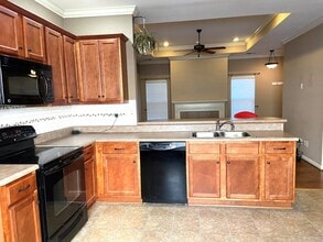 422 Holland Lakes Dr N in Pelham, AL - Building Photo - Building Photo