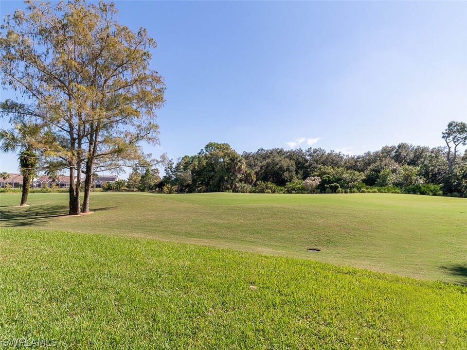 6866 Sterling Greens Dr in Naples, FL - Building Photo