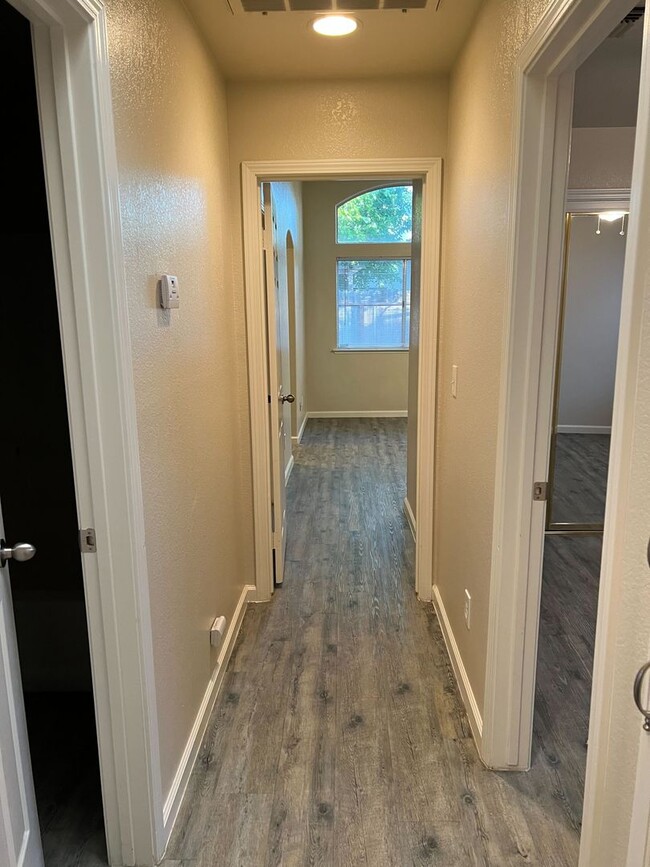 5630 W Vartikian Ave in Fresno, CA - Building Photo - Building Photo